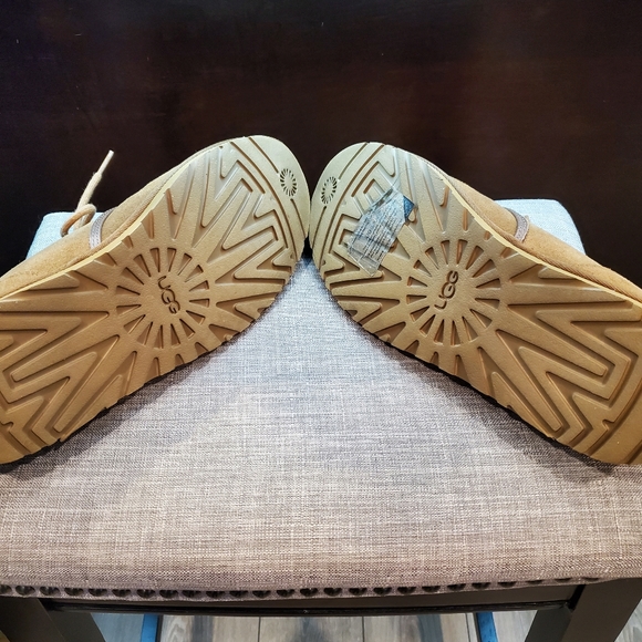 UGG - Picture 5 of 5